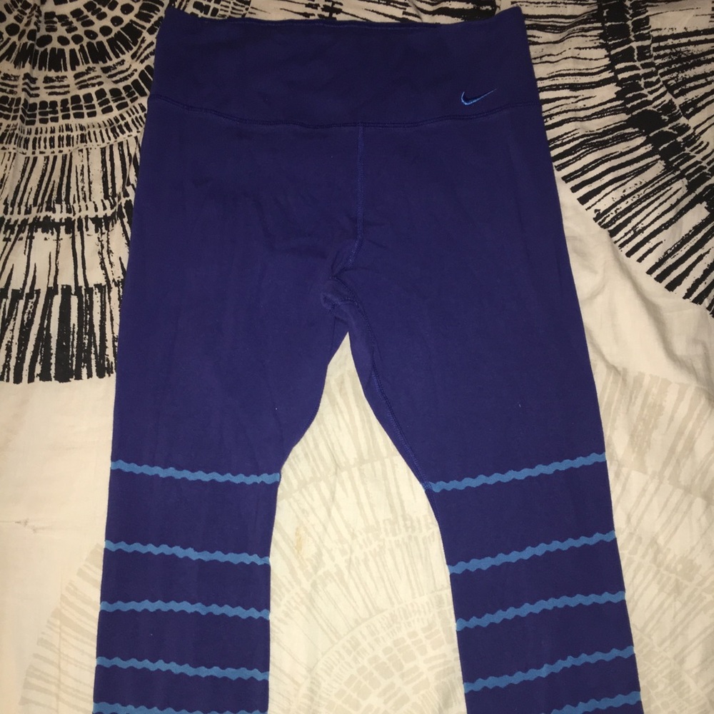 NWOT Nike Blue Cropped Leggings